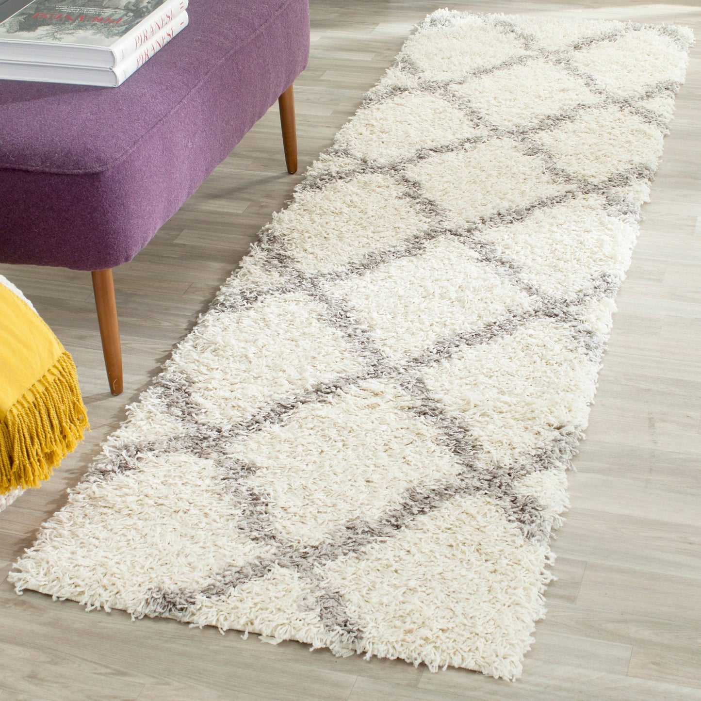 Safavieh Dallas Shag Giusy Trellis 1.5-inch Thick Rug - 23 x 20 Runner - Ivory/Grey