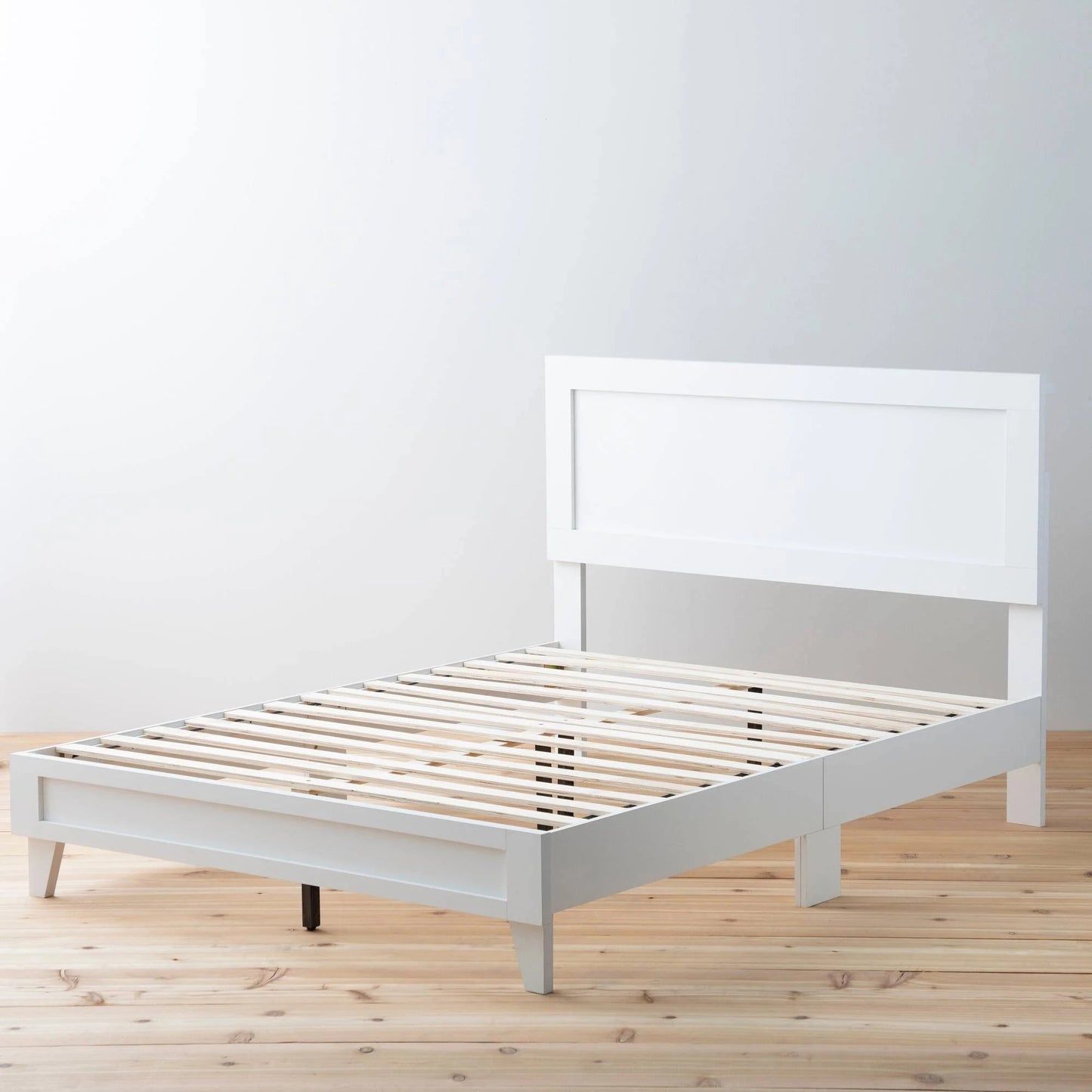 Brookside Leah Classic Wood Platform Bed (White - King)