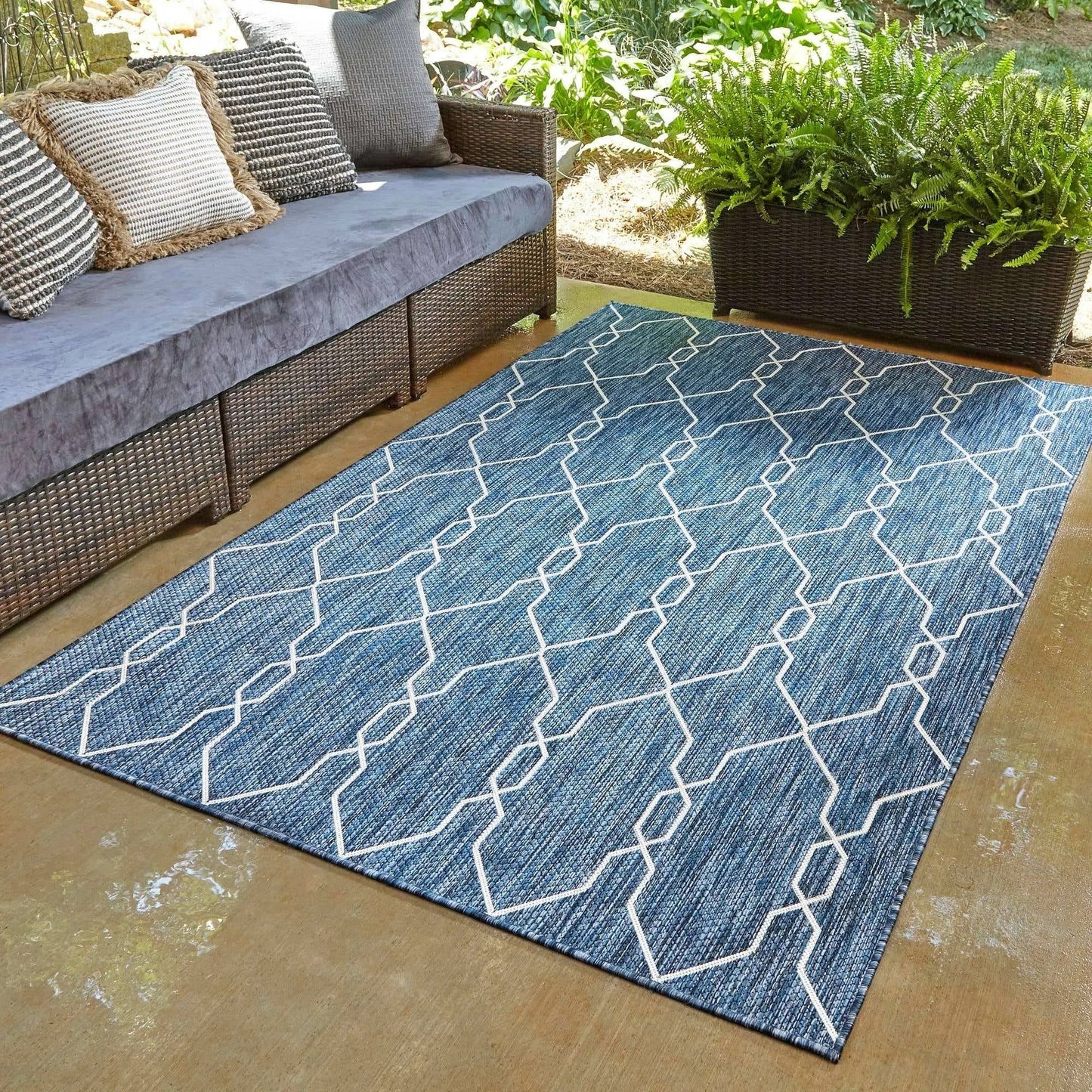 Unique Loom Links Trellis Indoor Outdoor Rug, Blue, 7x10 ft